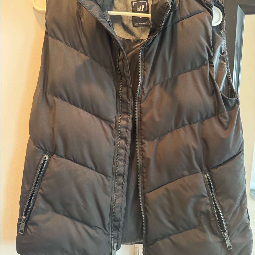 Gap Primaloft Black Puffer Vest – Women’s Medium